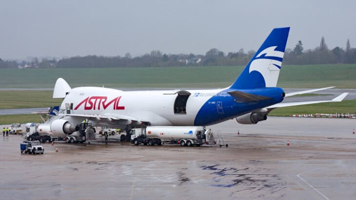 TF-AMU Network Aviation Boeing 747-400F Unloading and refuelling