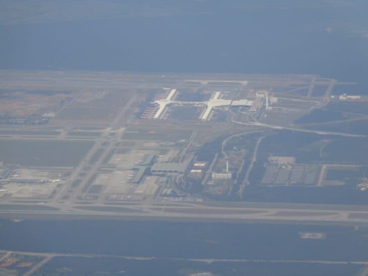 Bird's-eye view of Kuala Lumpur International Airport, showing the runways, the X-shaped satellite terminal and the KLIA2 terminal area