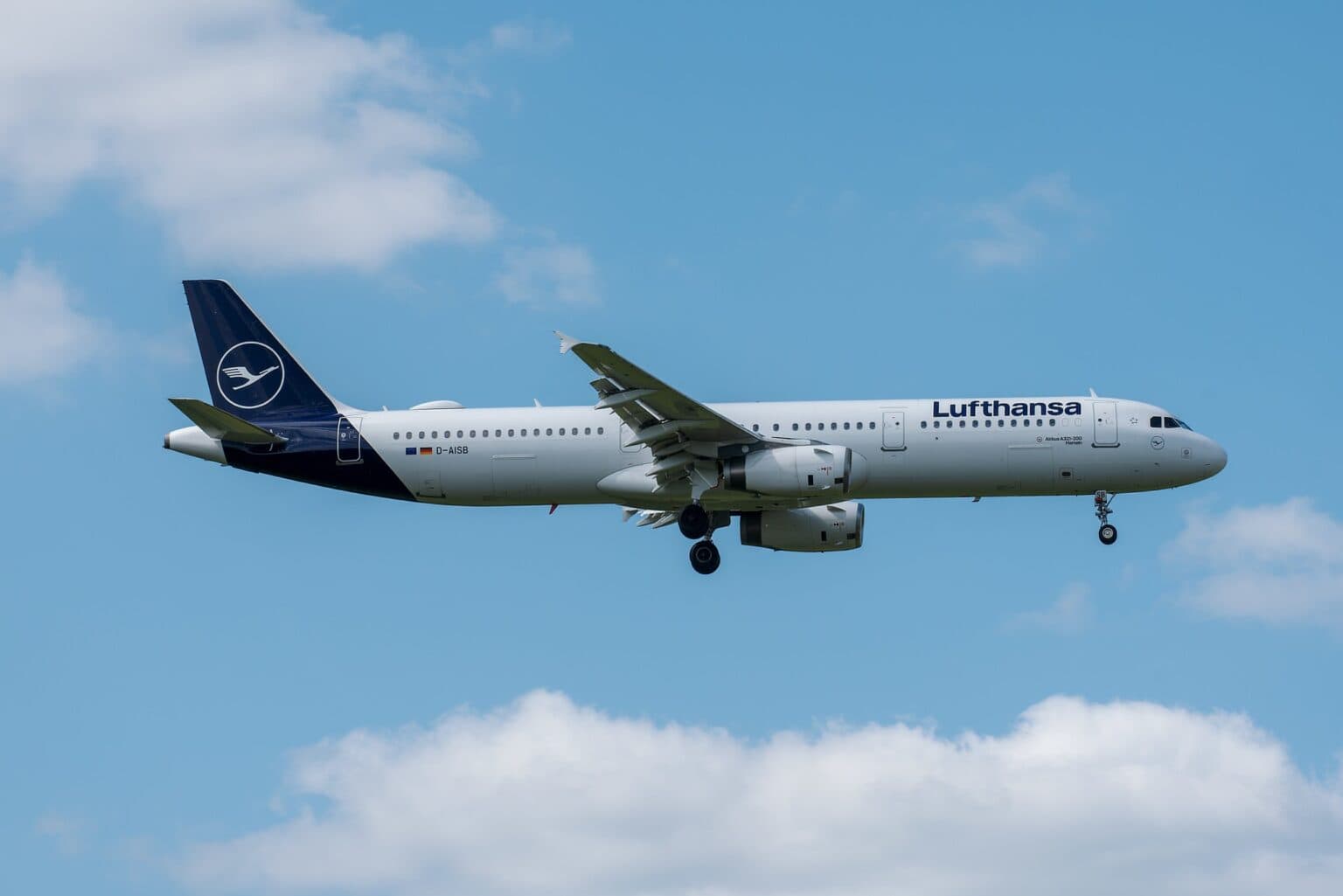 Lufthansa Airbus A321-200 D-AISB in the airline's current livery on approach with its landing gear down