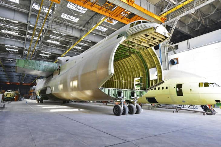 the-second-unfinished-an-225-airframe-at-the-antonov-plant-in-kiev 2