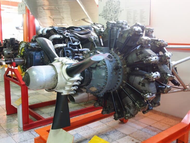 Pratt & Whitney R-2800-CB17 twin-row radial engine with its cylinders arranged in a star around the propeller hub, on a museum stand at Hermeskeil