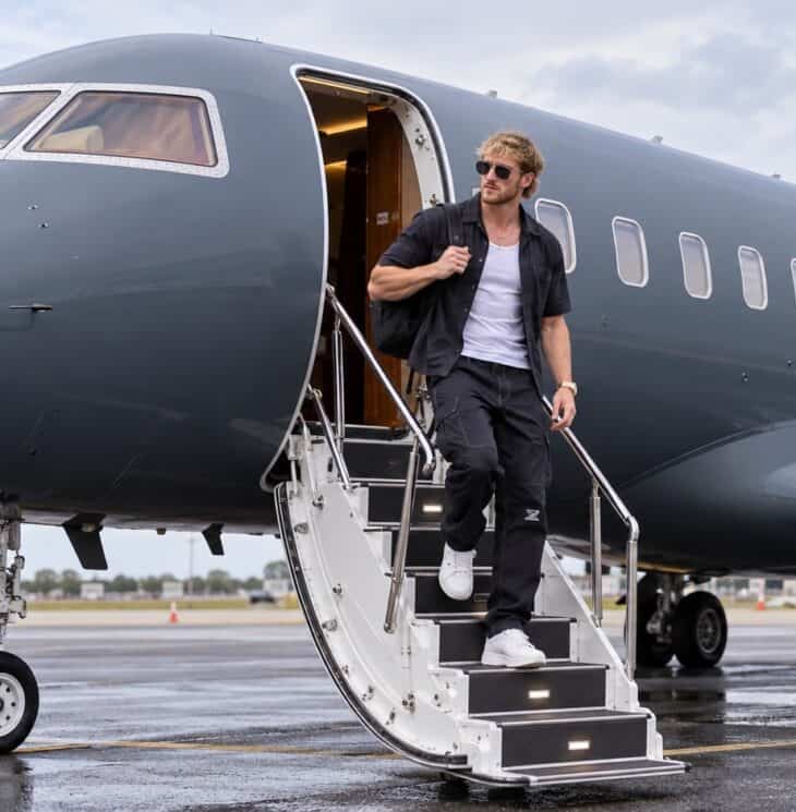 Logan Paul disembarking N69JP Bombardier Global Express crop