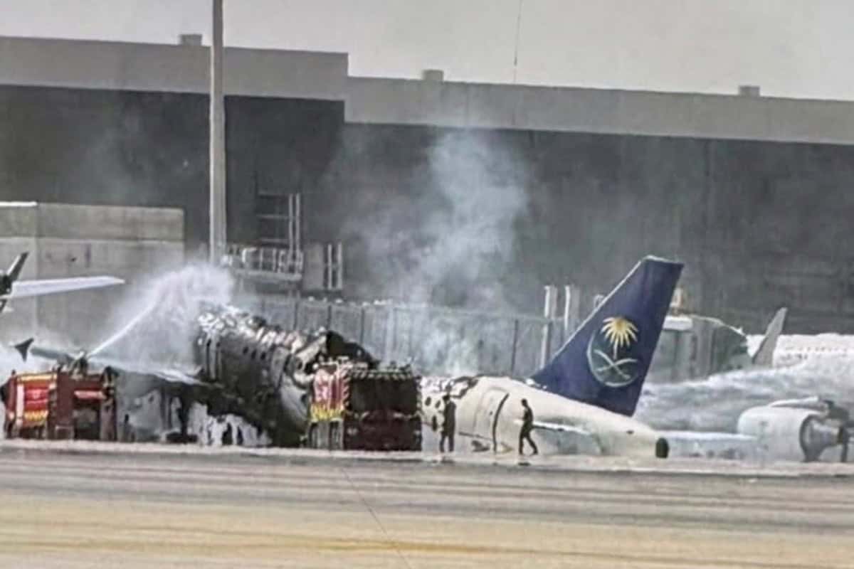 Saudia Airliner Burned at Riyadh Terminal