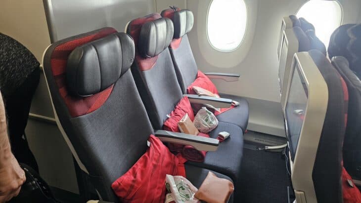 Turkish Airlines Airbus A350-900 TC-LGV Economy class seats