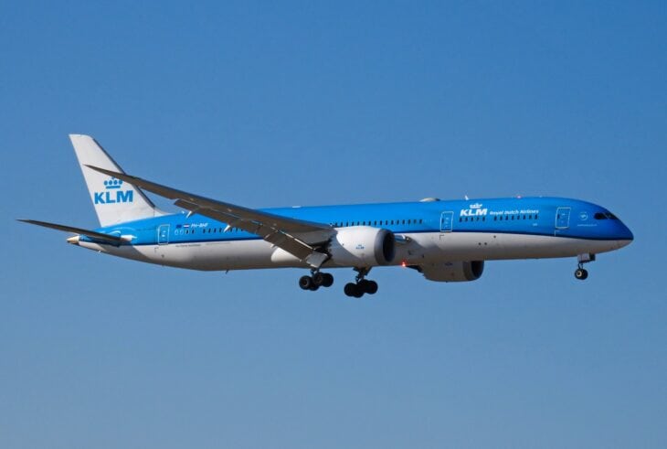 KLM Boeing 787-9 PH-BHF on approach with gear down
