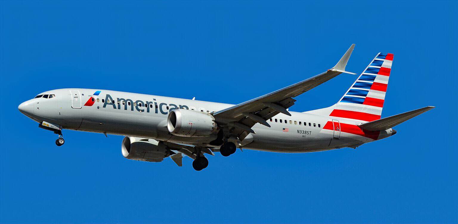 American Airlines Boeing 737 MAX 8 N338ST on approach under a clear blue sky