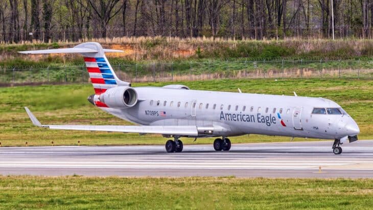American Eagle CRJ700 N709PS taxiing at Charlotte Douglas International Airport