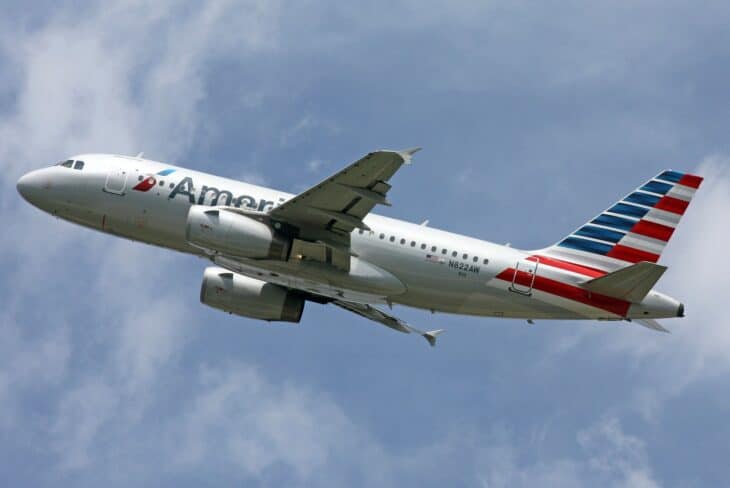 American Airlines Airbus A319 in the current livery climbing out
