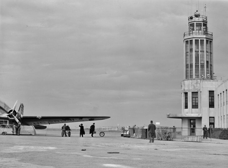 1940s view of the tarmac and control tower at Meacham Field, Fort Worth, with an airliner parked