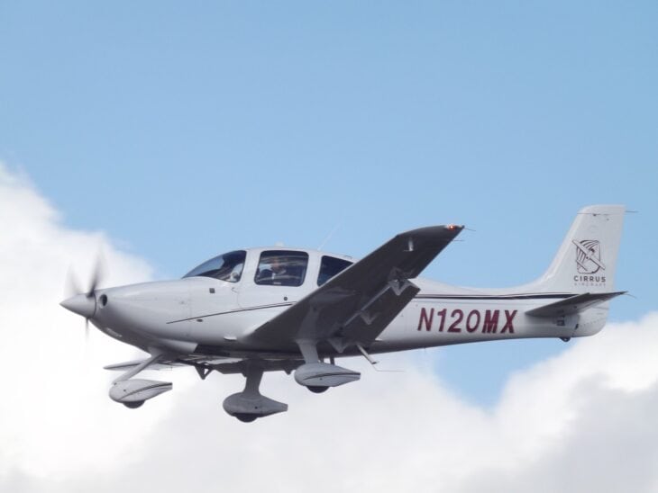 Cirrus SR20 N120MX banking in flight