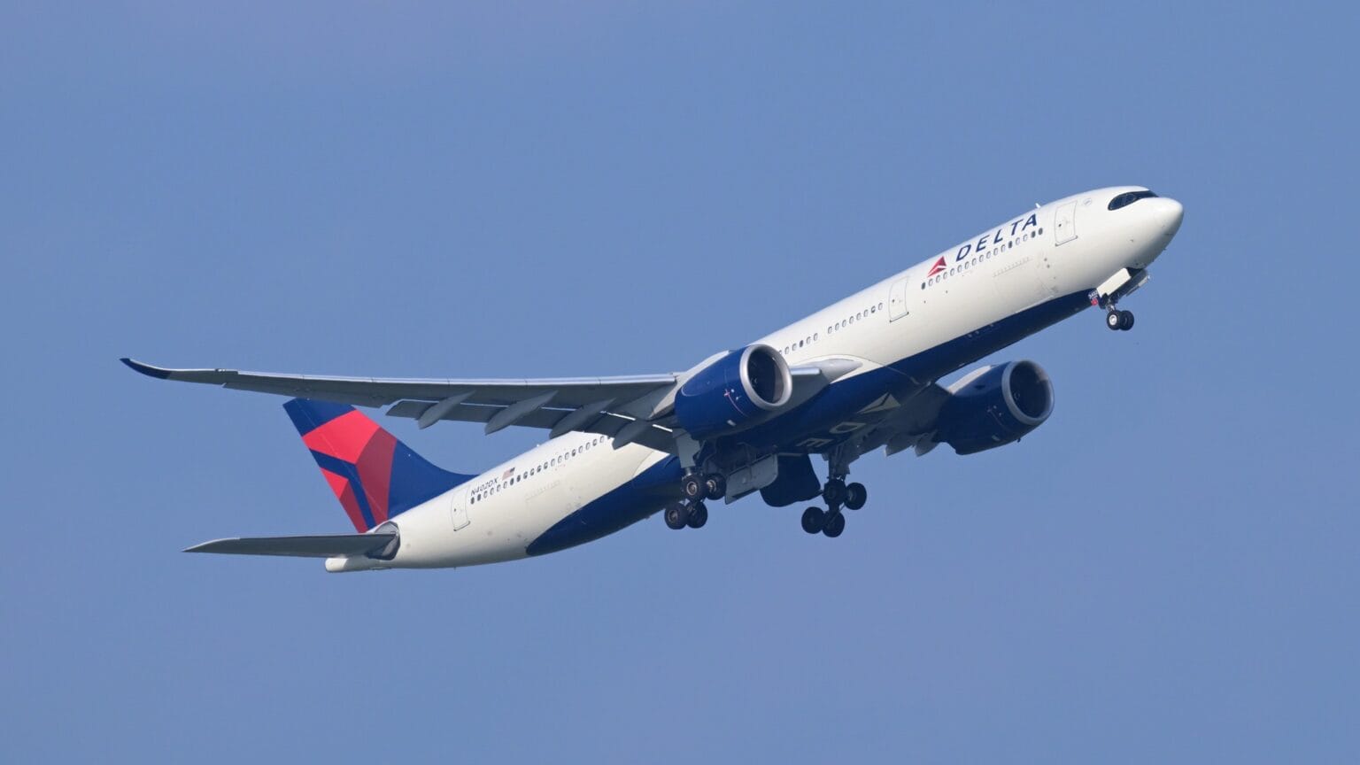 Delta Air Lines Airbus A330-900 N402DX climbing out of Boston
