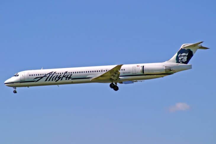 Alaska Airlines McDonnell Douglas MD-83 on approach with gear down
