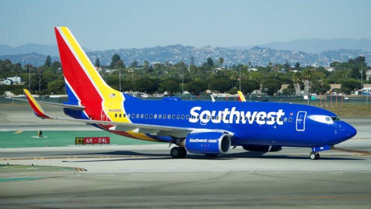 Southwest Airlines Boeing 737-700 taxiing in blue livery