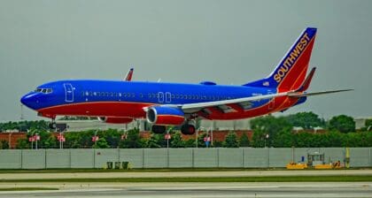 Southwest Airlines Boeing 737-800 N8618N touching down at Chicago Midway International Airport