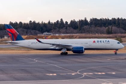 Delta Flight DL7 Clips the Tail of an Air Canada 777 While Taxiing at LAX