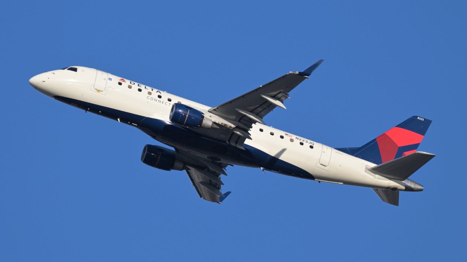 Delta Connection Embraer 175 N223JQ in Delta livery climbing away with its landing gear retracted