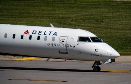 Delta Connection DL5415 Goes Around at LaGuardia as a NetJets Jet Takes Off Without Clearance