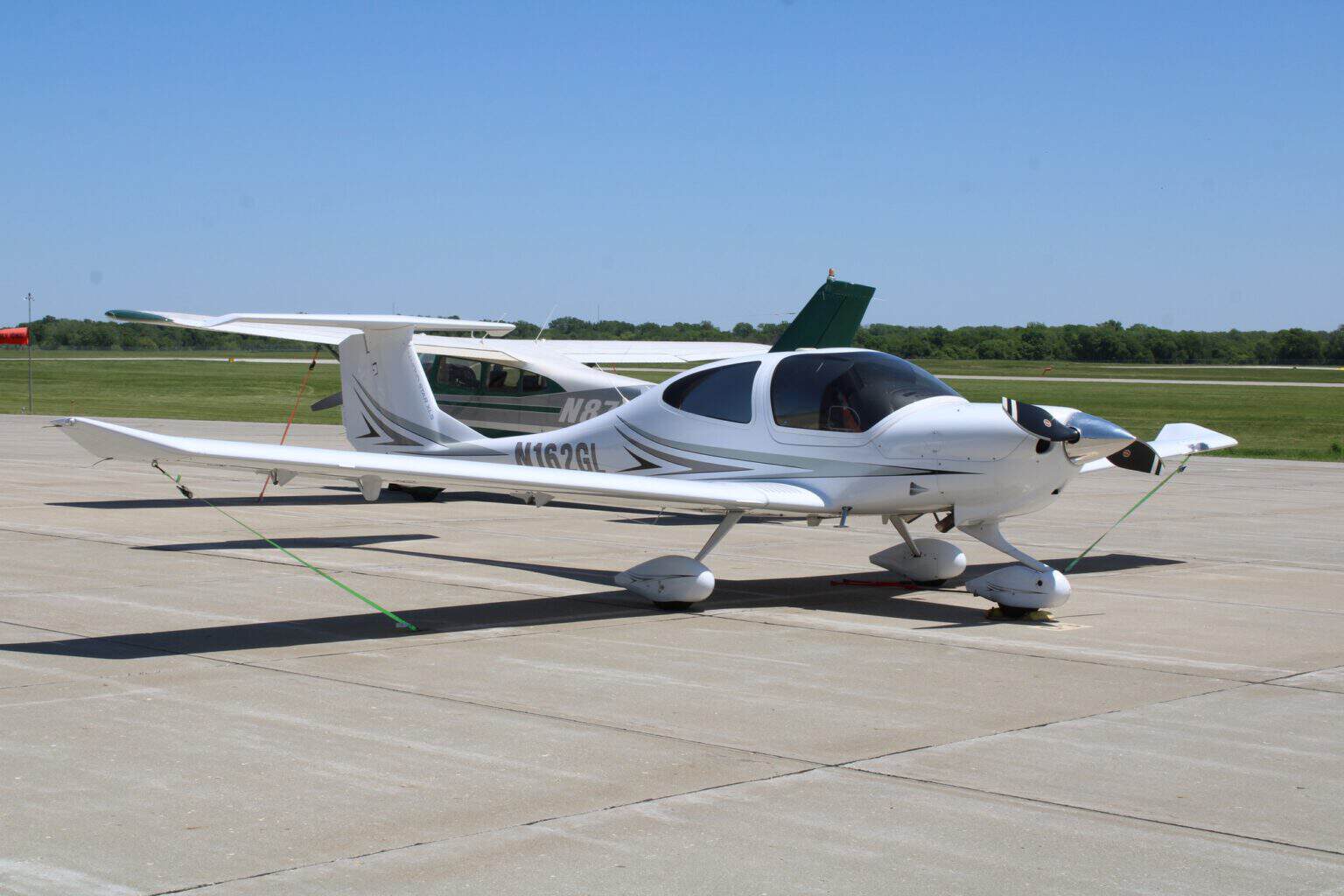 White Diamond DA40 Diamond Star N162GL parked on a concrete ramp at Ankeny Regional Airport, Iowa