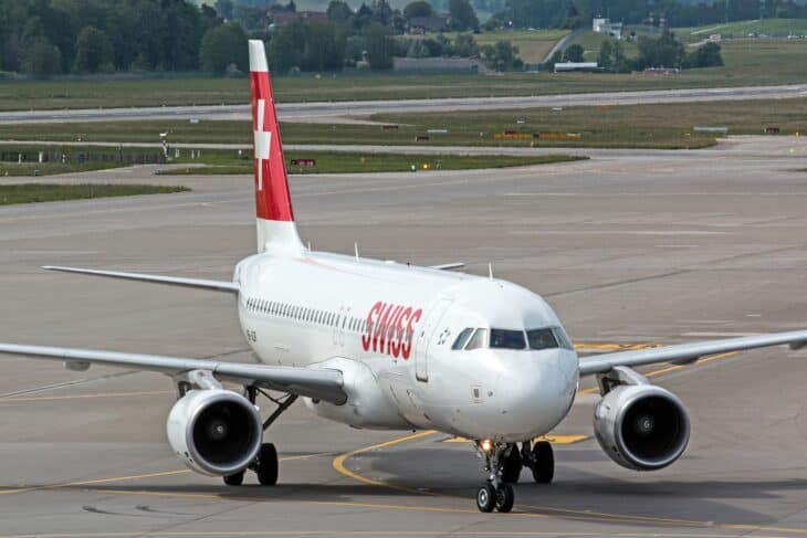 Swiss-liveried Airbus A320 HB-JLR taxiing head-on at Zurich Airport