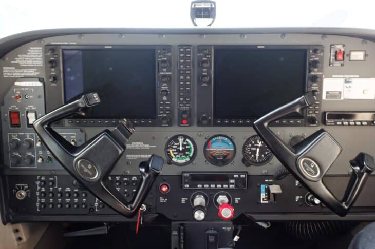 Cessna 172SP instrument panel with two Garmin G1000 glass displays