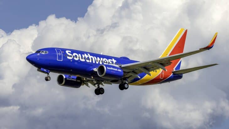 Southwest Airlines Boeing 737-700 N480WN on approach with gear down