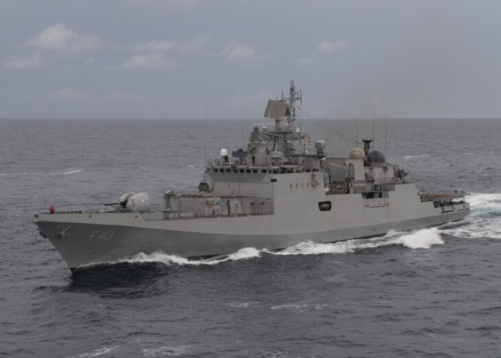 INS Talwar (F40) frigate under way