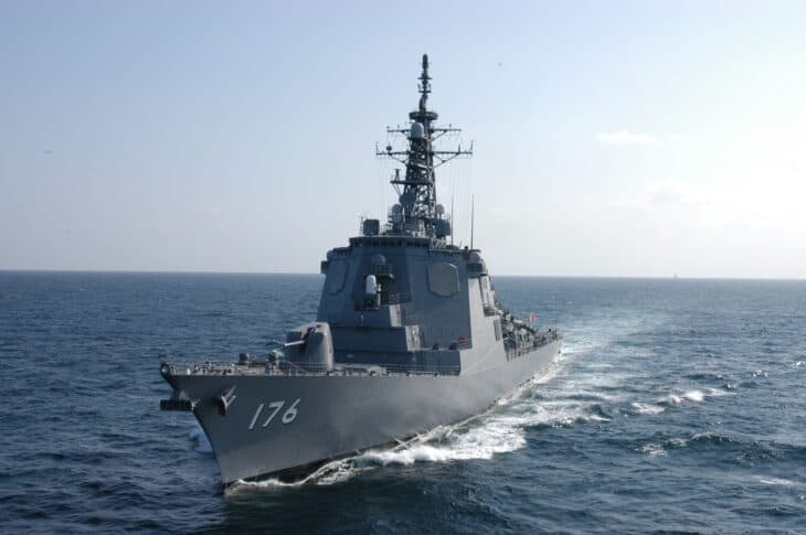 JS Chokai (DDG-176) cutting through open water