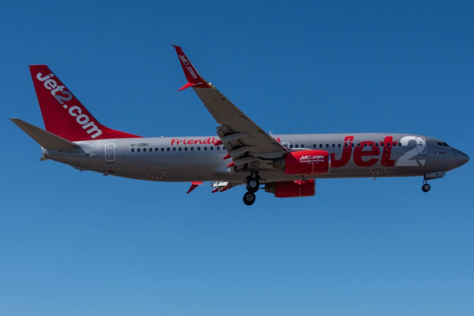 Jet2 Boeing 737-800 G-JZBU on approach to Lanzarote with landing gear down