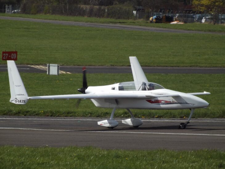 Rutan Long-EZ G-LEZE taxiing, its canard foreplane and rear-mounted propeller visible