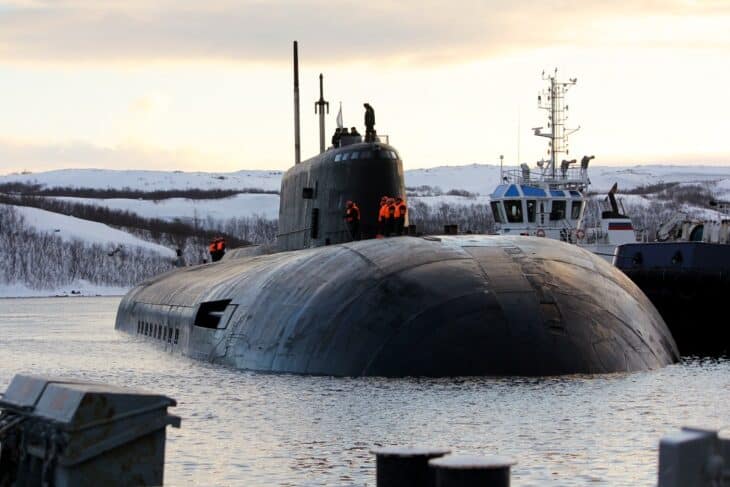 Oscar II-class submarine Orel arriving at its Arctic base with tugs alongside