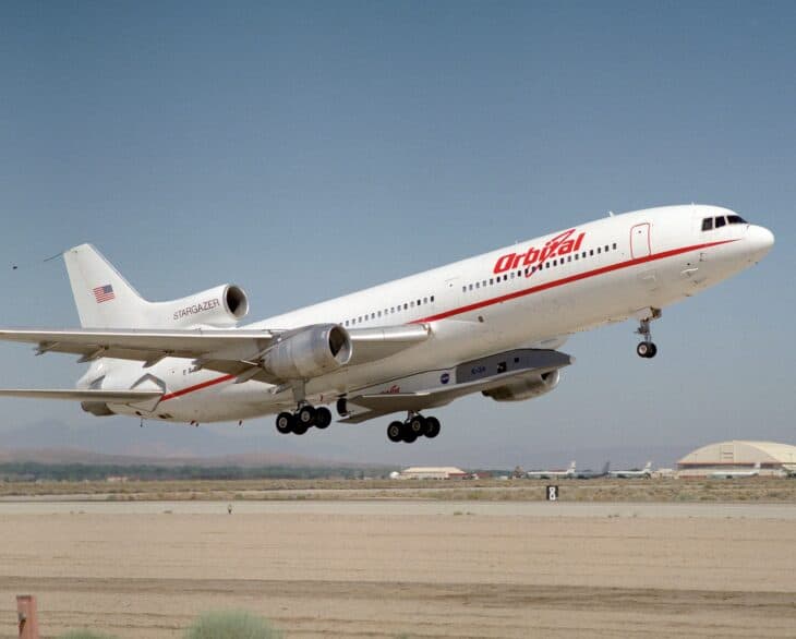 Stargazer L-1011 lifting off with an X-34 test vehicle under the fuselage