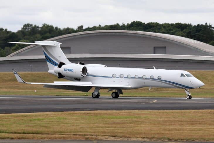 Gulfstream G550 N718MC taxiing at Farnborough with its main gear and tail registration in view