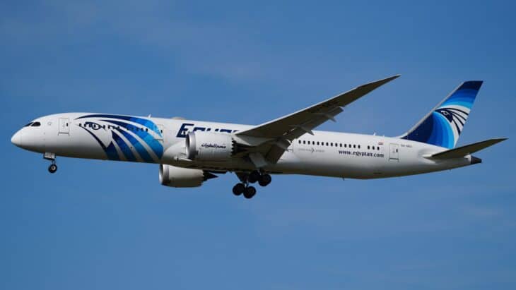 EgyptAir Boeing 787-9 on approach to Berlin Brandenburg Airport
