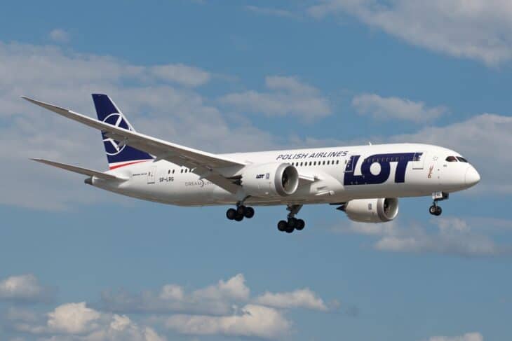 LOT Polish Airlines Boeing 787-8 SP-LRG on approach with gear down
