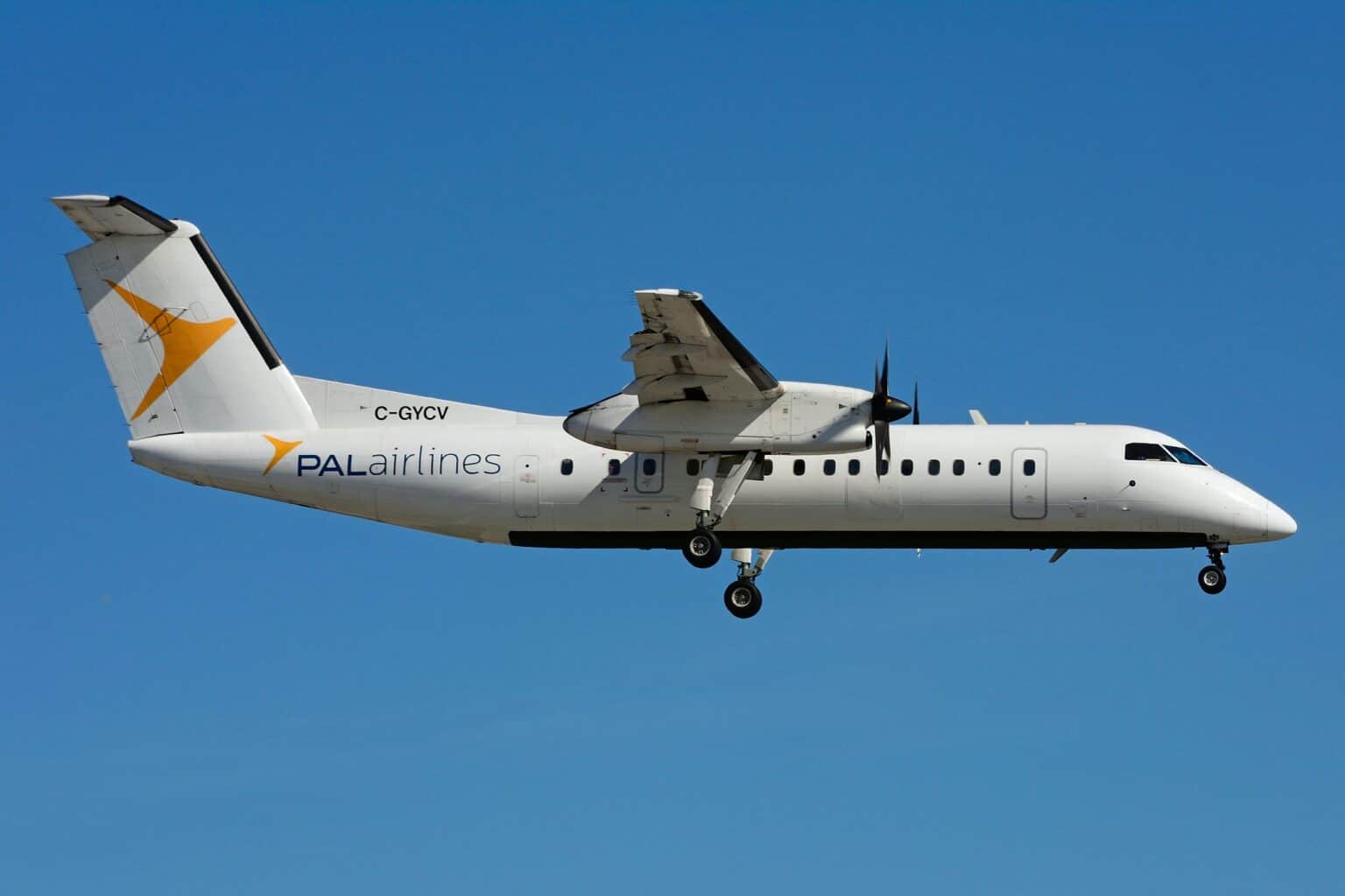 Photo: aerocorner.com PAL Airlines Dash 8-400 C-GYCV on approach with landing gear down