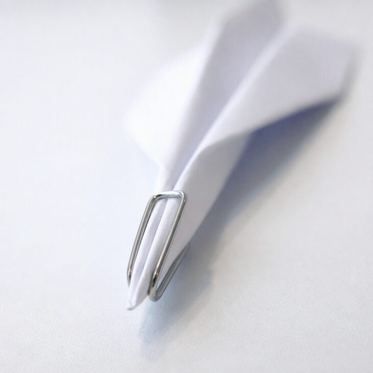 A single clip on the nose shifts the balance point forward.