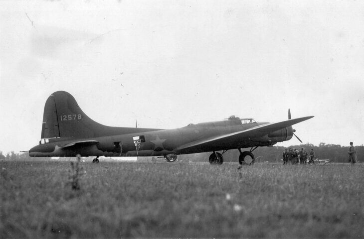 Boeing B-17E 41-2578 of the 97th Bombardment Group on an English airfield in 1942