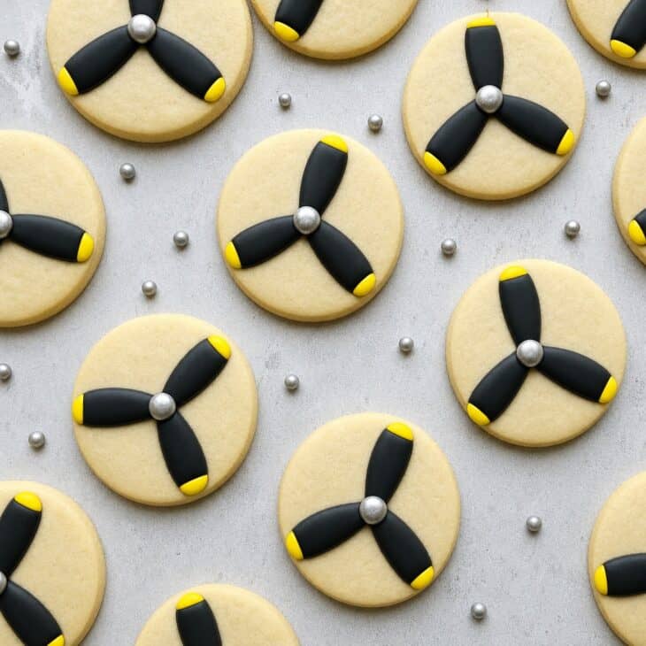 Yellow blade tips are the detail that makes a propeller look real.