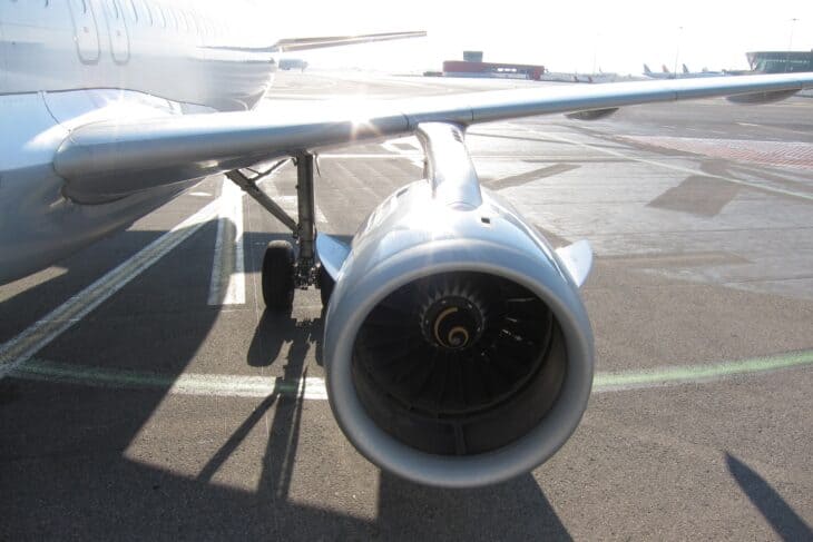 IAE V2500 engine under the wing of a Lufthansa Airbus A320 seen from the front