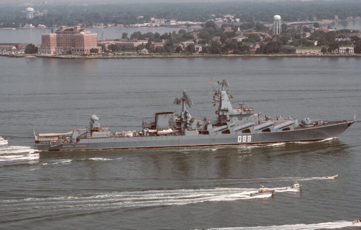 Slava-class cruiser Marshal Ustinov leaving Norfolk in 1989
