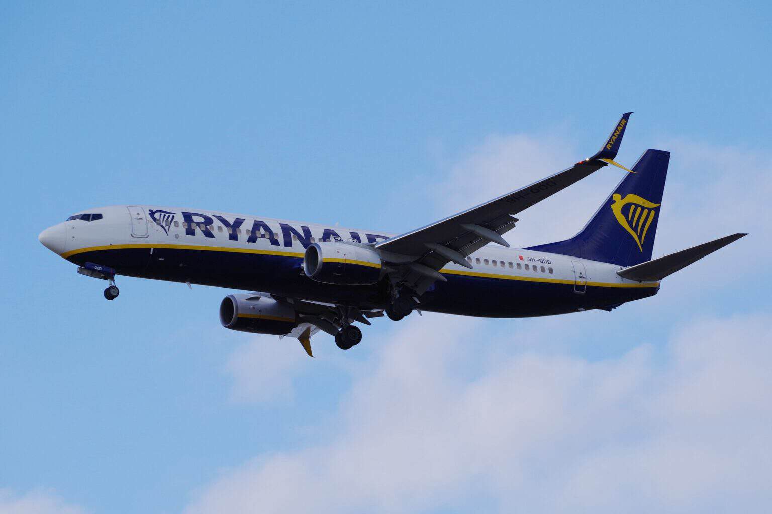 Ryanair Boeing 737-800 9H-QDD on approach with landing gear down