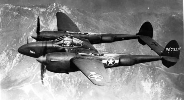 Black-and-white wartime photo of a Lockheed F-5B Lightning photo-reconnaissance aircraft in flight
