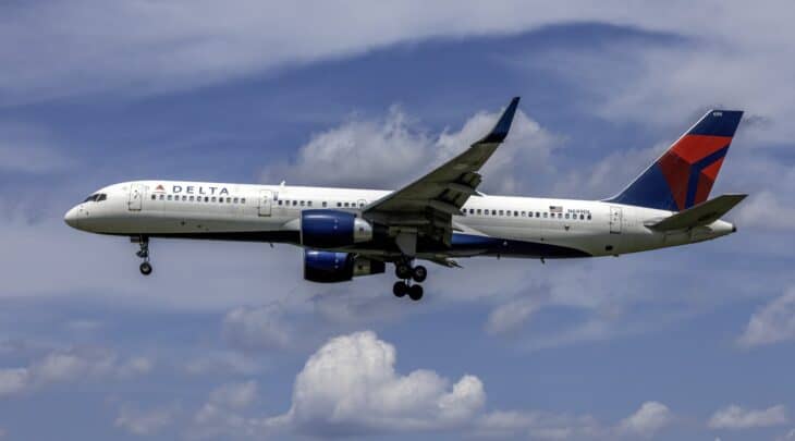 A Delta Boeing 757-200 on approach, the type the Dodgers charter for their players.