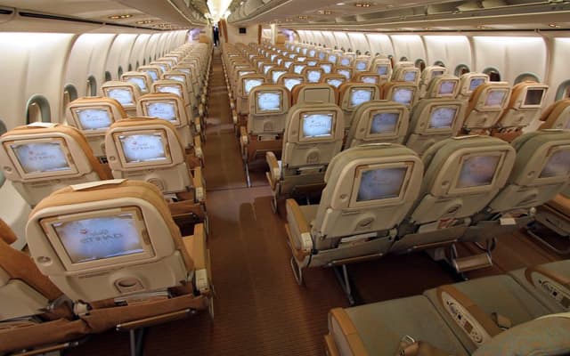 Airbus A340-300 interior cabin